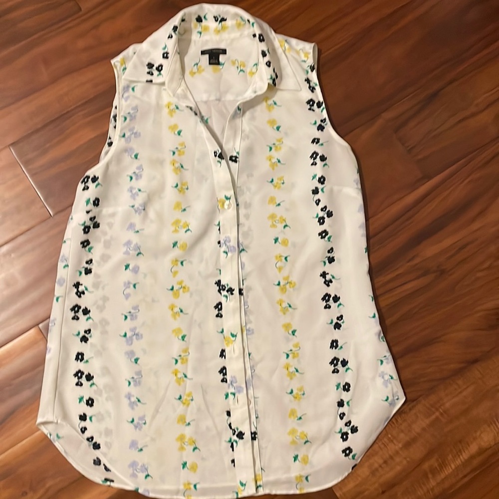 Ann Taylor v-neck button down tank, small, EUC
